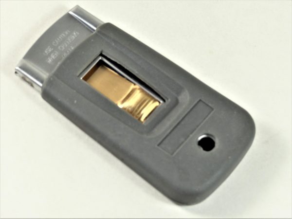 Blade holder with rubber grip