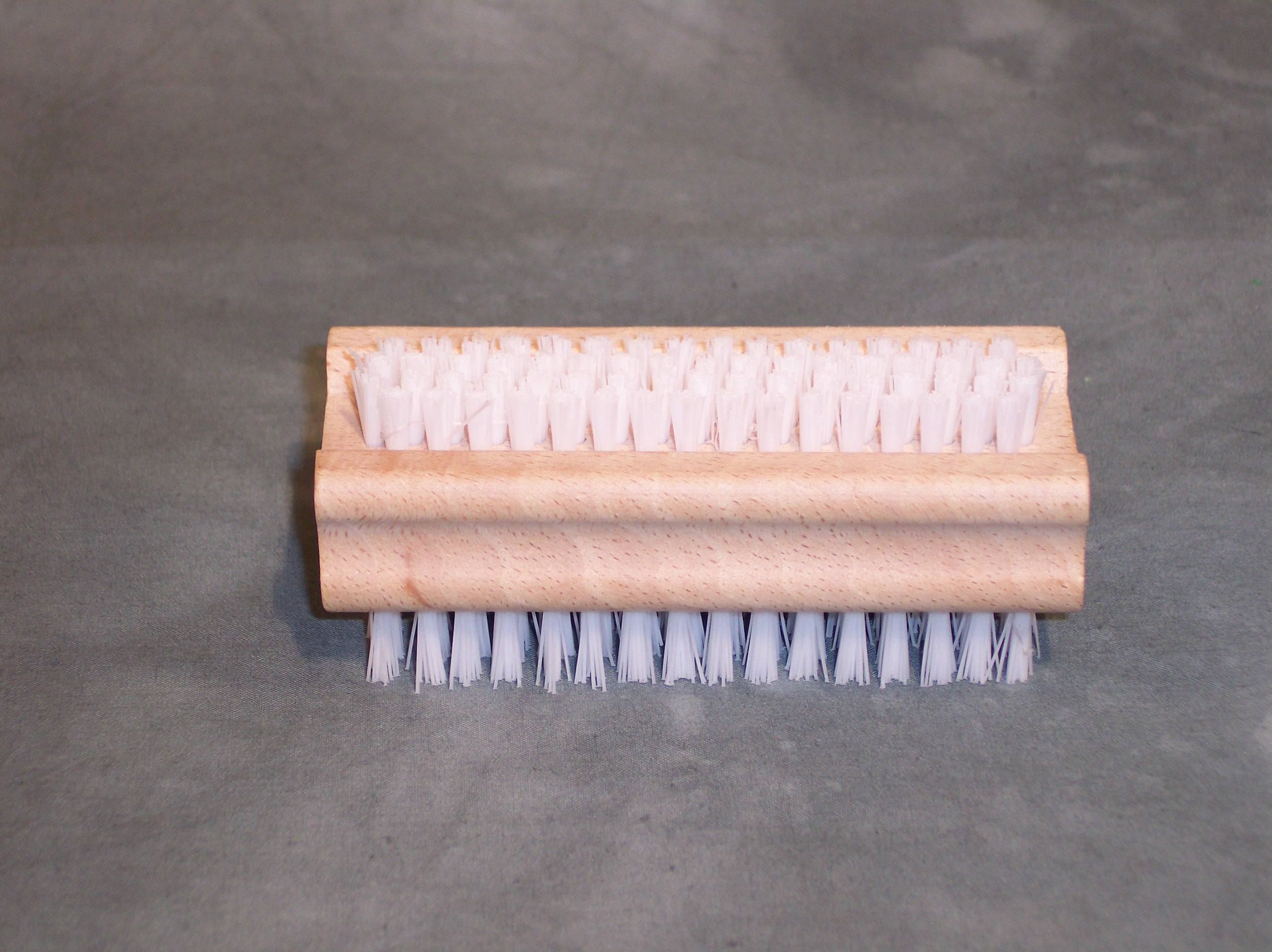 Nail brush wooden Atomiza