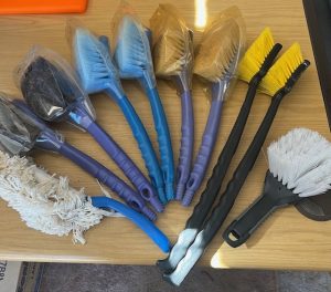 BOX 2007: LARGE BRUSHES £8.99 FOR ALL