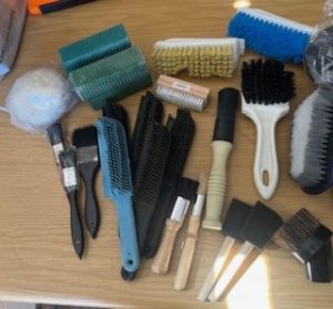 BOX 2006: BRUSHES £8.75 FOR ALL