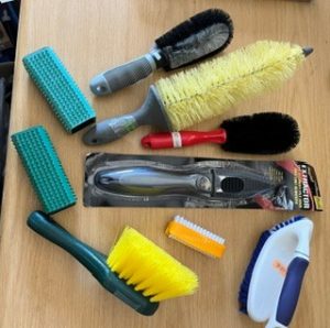A:box 3004: brushes: £3.75